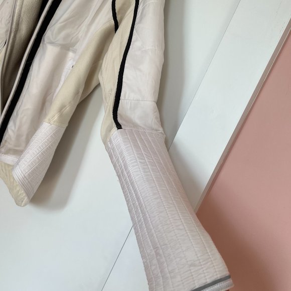 Vintage lululemon holiday collection Running Jacket - Picture 9 of 16